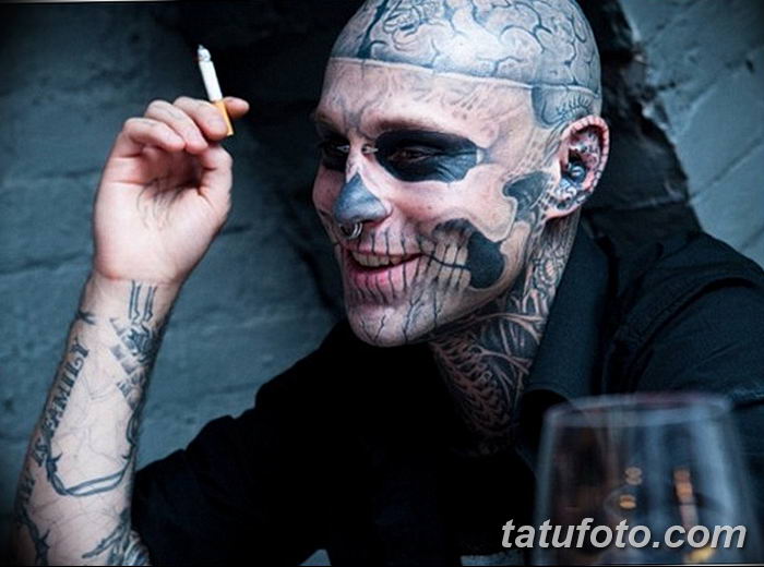 Zombie Boy (Рик Дженест) – тату-модель покончил с жизнью